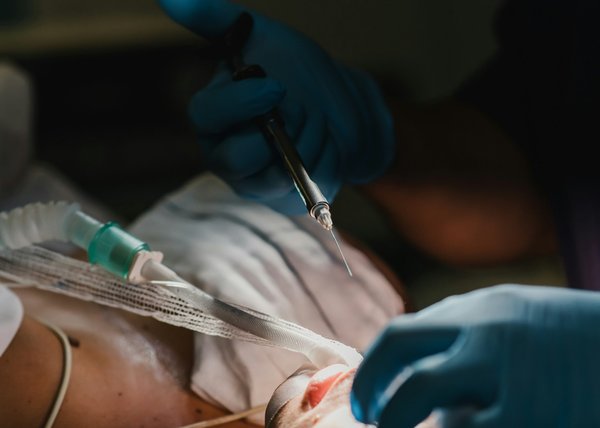 Découvrez la rhinoplastie ultrasonique par dr. rani makhoul